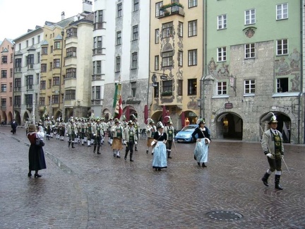 P1190487-1000